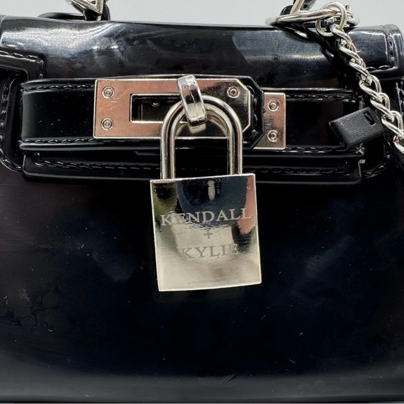 NWT Kendall & Kylie Black Mini Bag Sleek Design Lock Chain - Picture 3 of 8